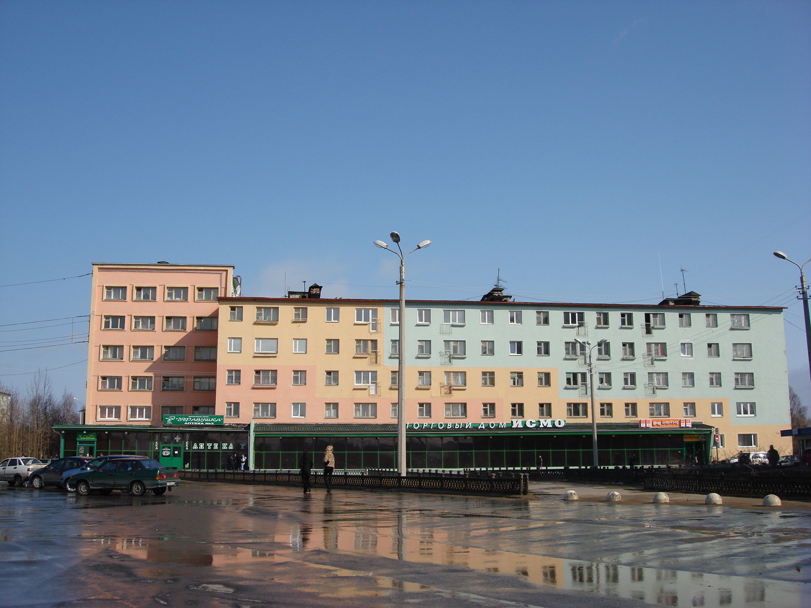 Сеть мончегорск. Мончегорск площадь. Мончегорск площадь города. Металлургов 27 Мончегорск. Мончегорск 2000.