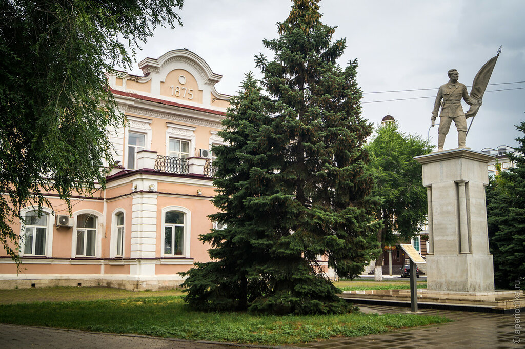 Сайт города оренбурга. Альбом достопримечательность Оренбуржья. Деревья города Оренбурга. Достопримечательности оренбургачкаловва. Оренбург фото с названием.