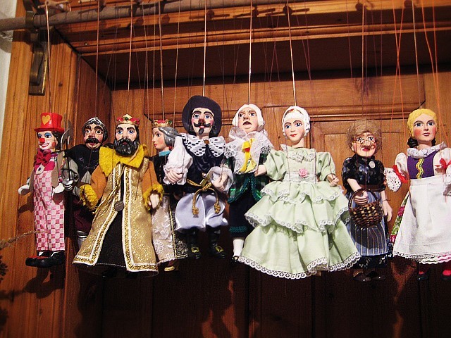 Мир театра кукол. Кукольный театр Puppet. Театр марионеток Деммени. Куклы для кукольного театра. Кукла марионетка.