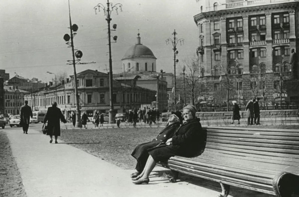 Никитские ворота
Владимир Сергиенко, 10 апреля 1971 года, г. Москва, Тверской бул., МАММ/МДФ.