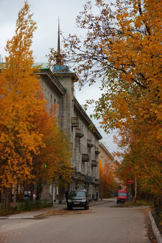 Мончегорск монча. Мончегорск центр города. Металлургов 11 Мончегорск. Город Мурманск Мончегорск. Мончегорск площадь города.